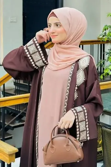 Geometric embroidery on a brown abaya sleeve, abaya collection photos